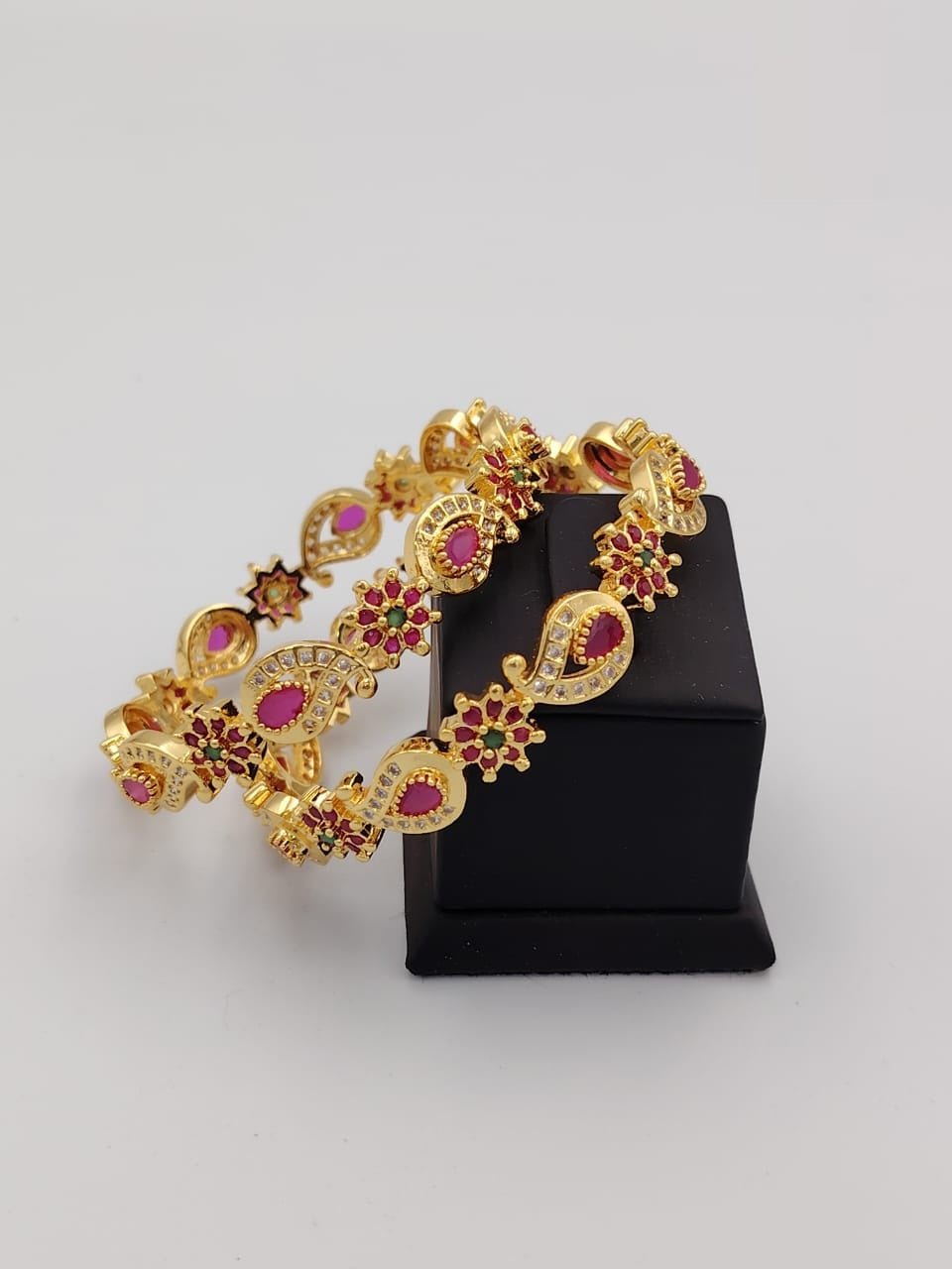 Elegant Bangles For Female Elegant Bangles For Female